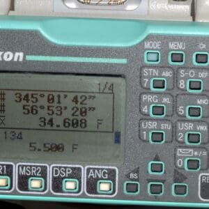 máy toàn đạc điện tử Nikon NPL-362 màn hình